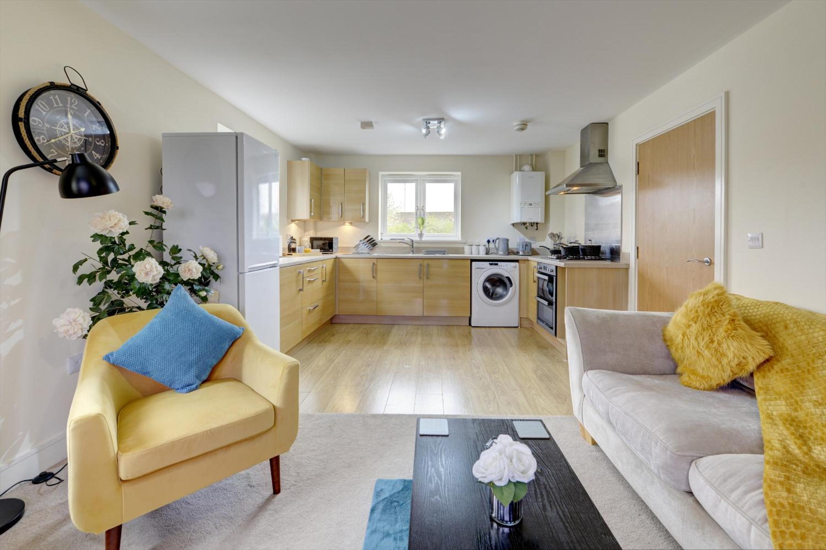 Modern Comfort, 2BR, Ensuite, Parking view 3