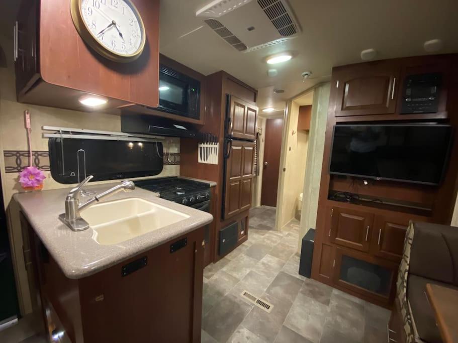 Caravan in lovely farm view 4