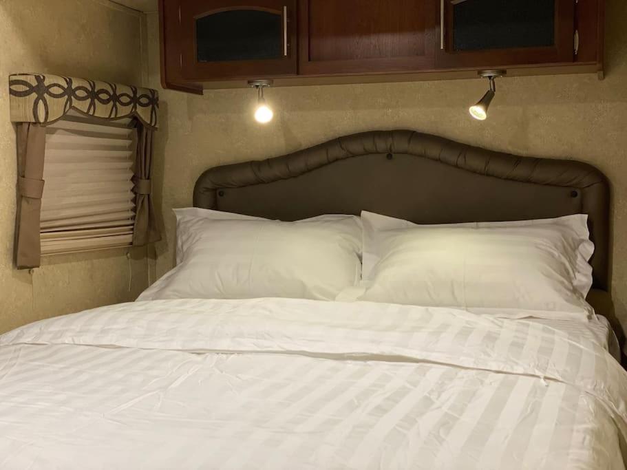 Caravan in lovely farm view 5