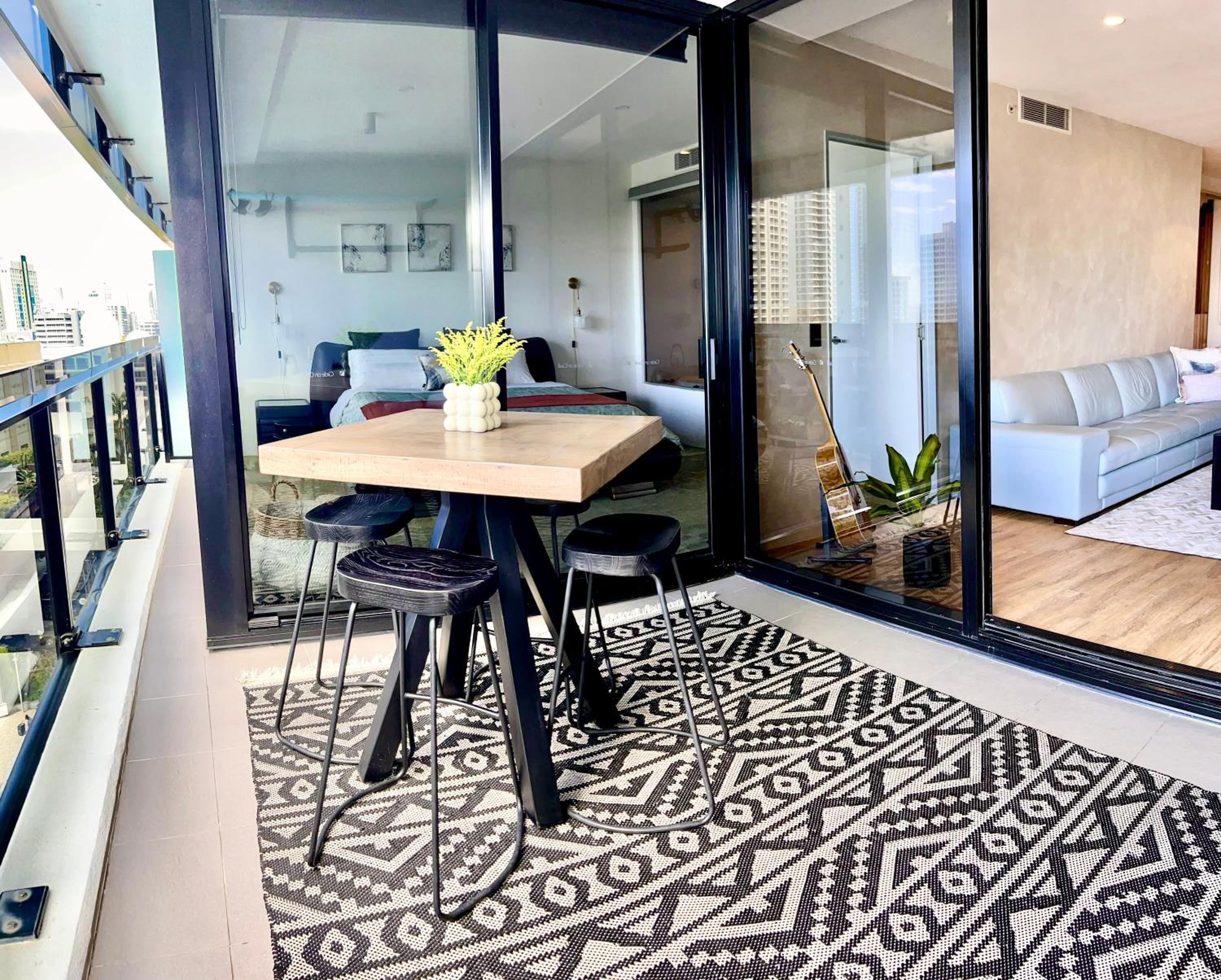 Deluxe 1BR Couple & Family Ocean Apartment, Circle on Cavill, Surfers Paradise