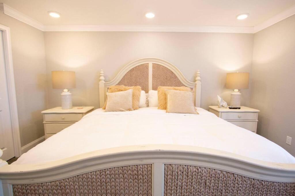 Oceanside Beach Treasure by BeachHouseFL