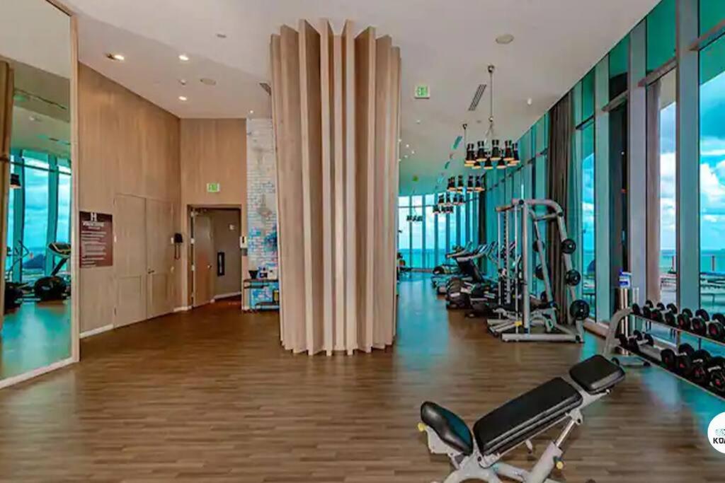 Komffy Panoramic Oceanview 2BED 2BATH on 38th Floor at HYDE view 2
