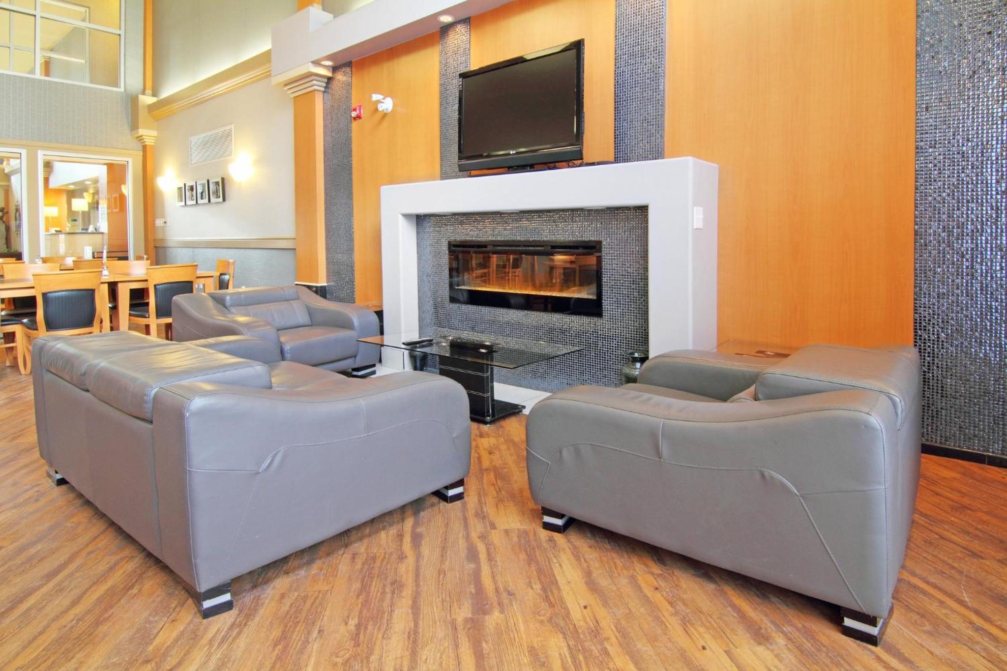 Holiday Inn Express Calgary South by IHG
