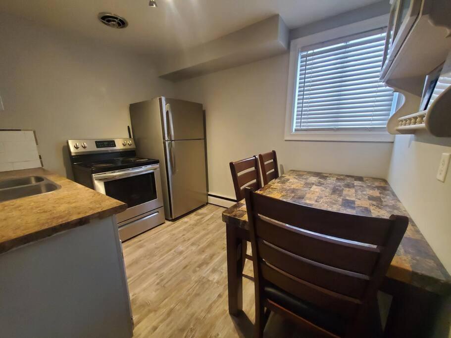 Central Private 1BR Apt. w/Free Prkg + Fast Wi-Fi