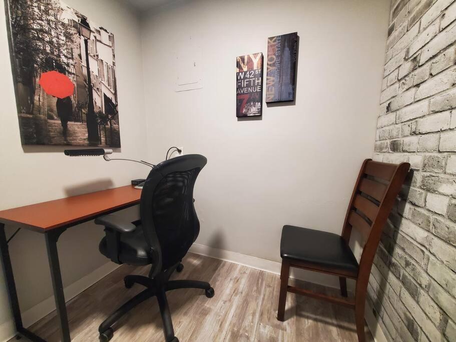 Central Private 1BR Apt. w/Free Prkg + Fast Wi-Fi