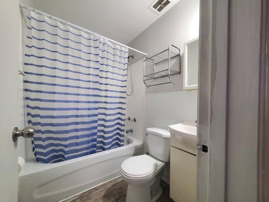 Central Private 1BR Apt. w/Free Prkg + Fast Wi-Fi
