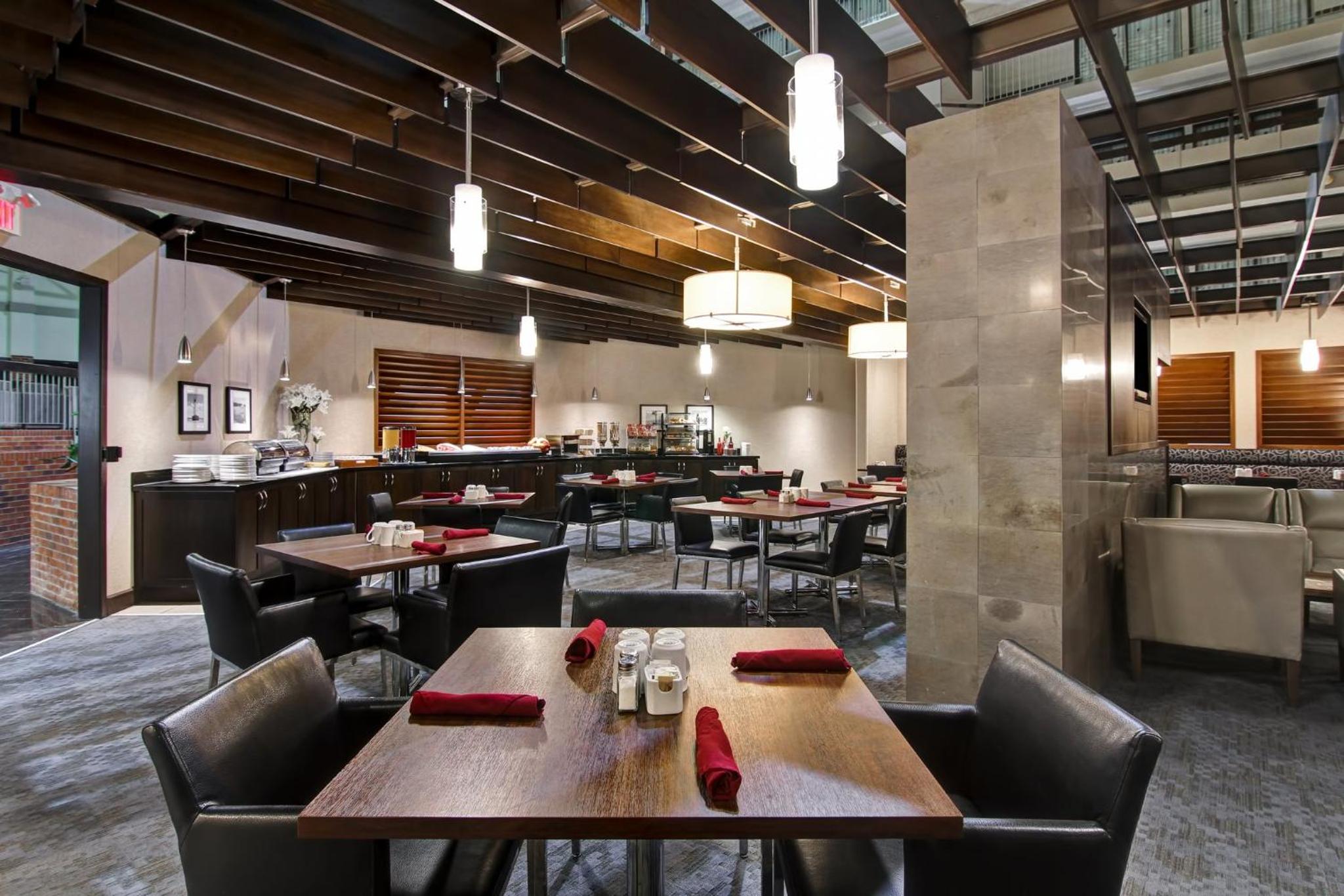 Holiday Inn Oakville Centre, an IHG Hotel - Property Image 8