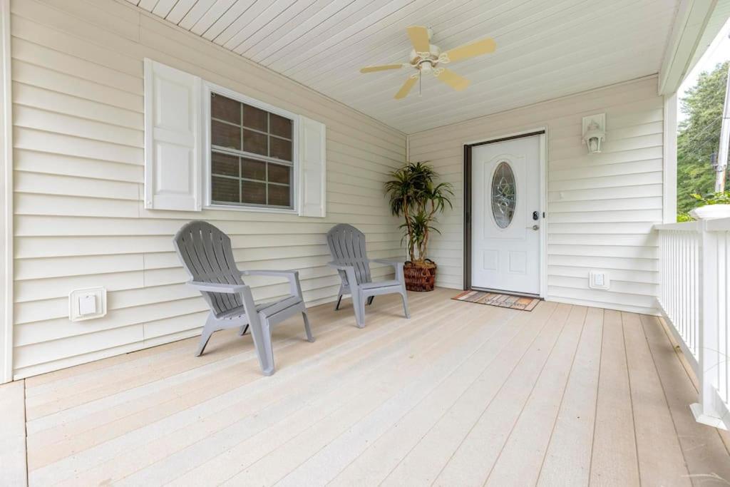 Lakefront Cottage near Bristol & Johnson City