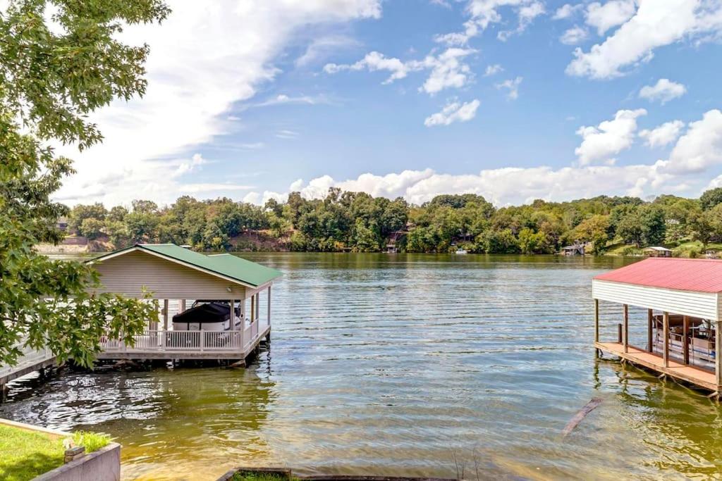 Lakefront Cottage near Bristol & Johnson City