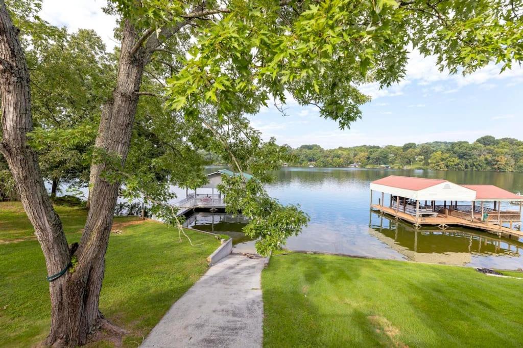 Lakefront Cottage near Bristol & Johnson City