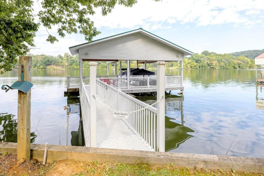 Lakefront Cottage near Bristol & Johnson City