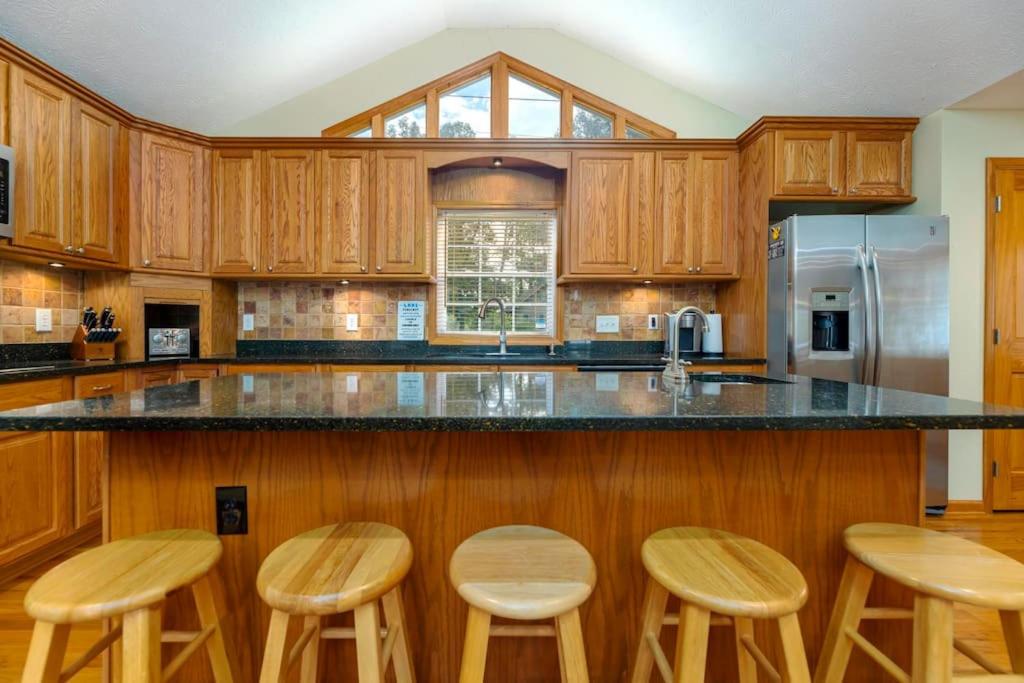 Lakefront Cottage near Bristol & Johnson City