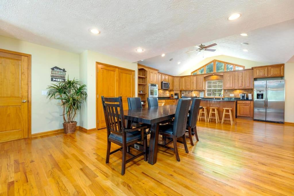 Lakefront Cottage near Bristol & Johnson City