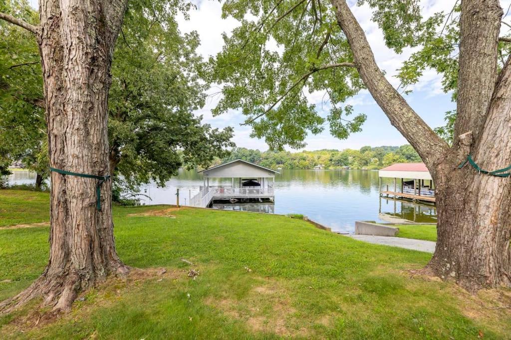 Lakefront Cottage near Bristol & Johnson City