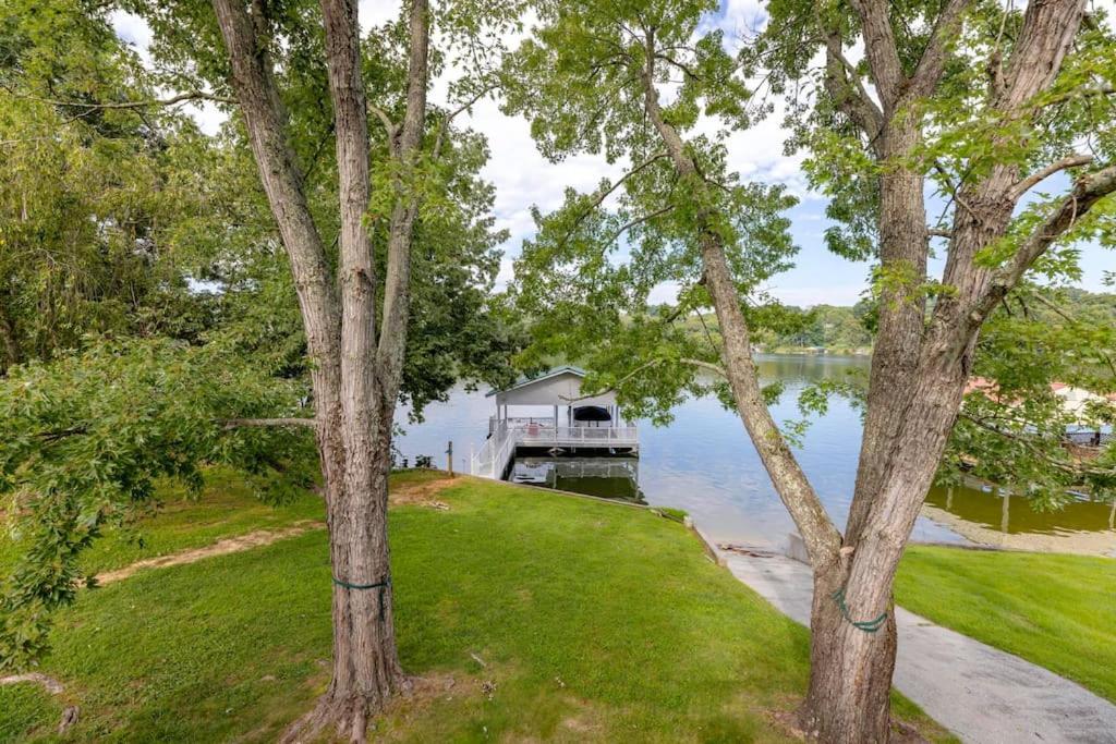 Lakefront Cottage near Bristol & Johnson City