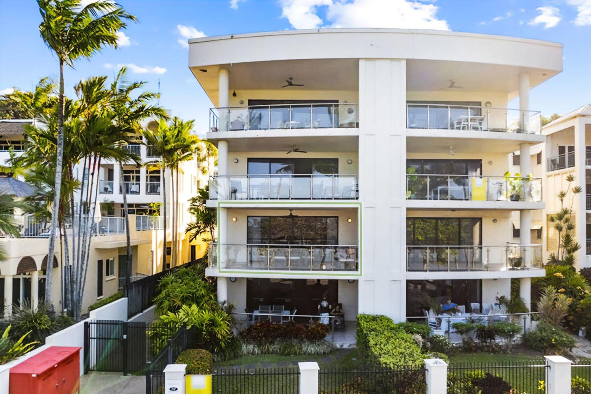 Tradewinds Beachfront Apartment