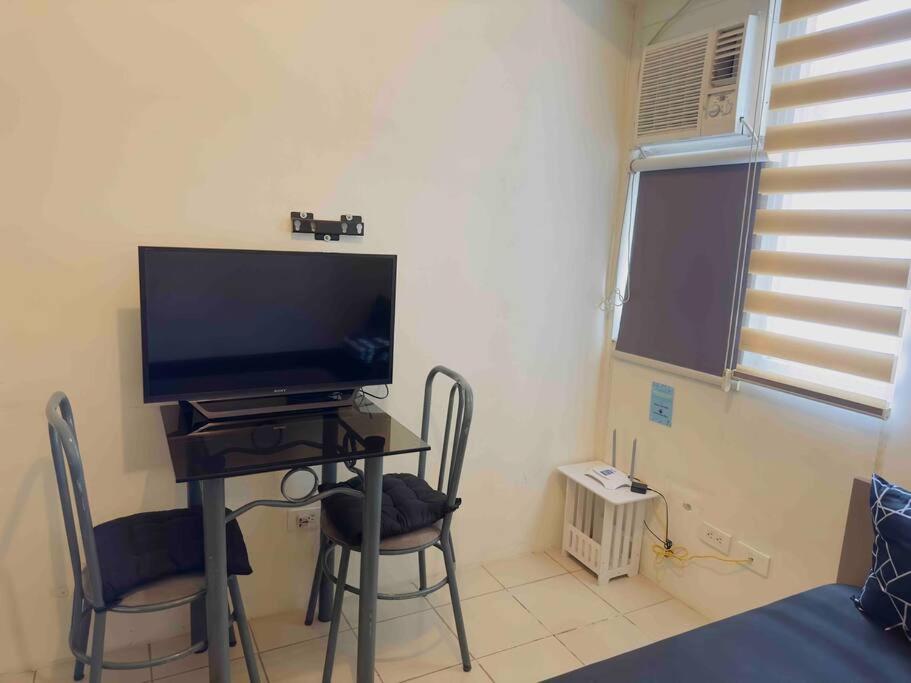 Urban Deca EDSA Staycation w/Unli Wi-Fi & Netflix view 3