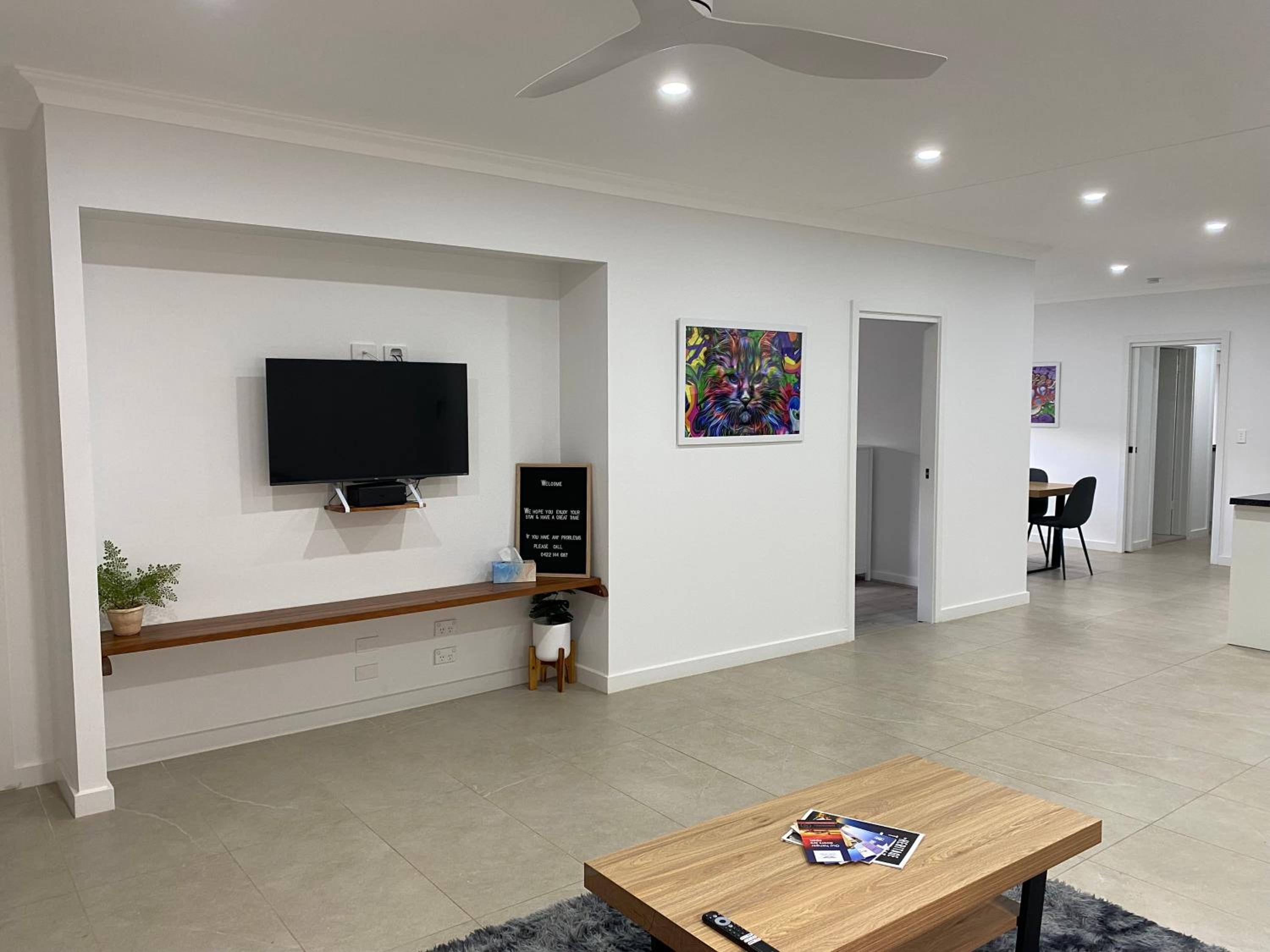 Lux Modern 4 Bedroom House Central CBD