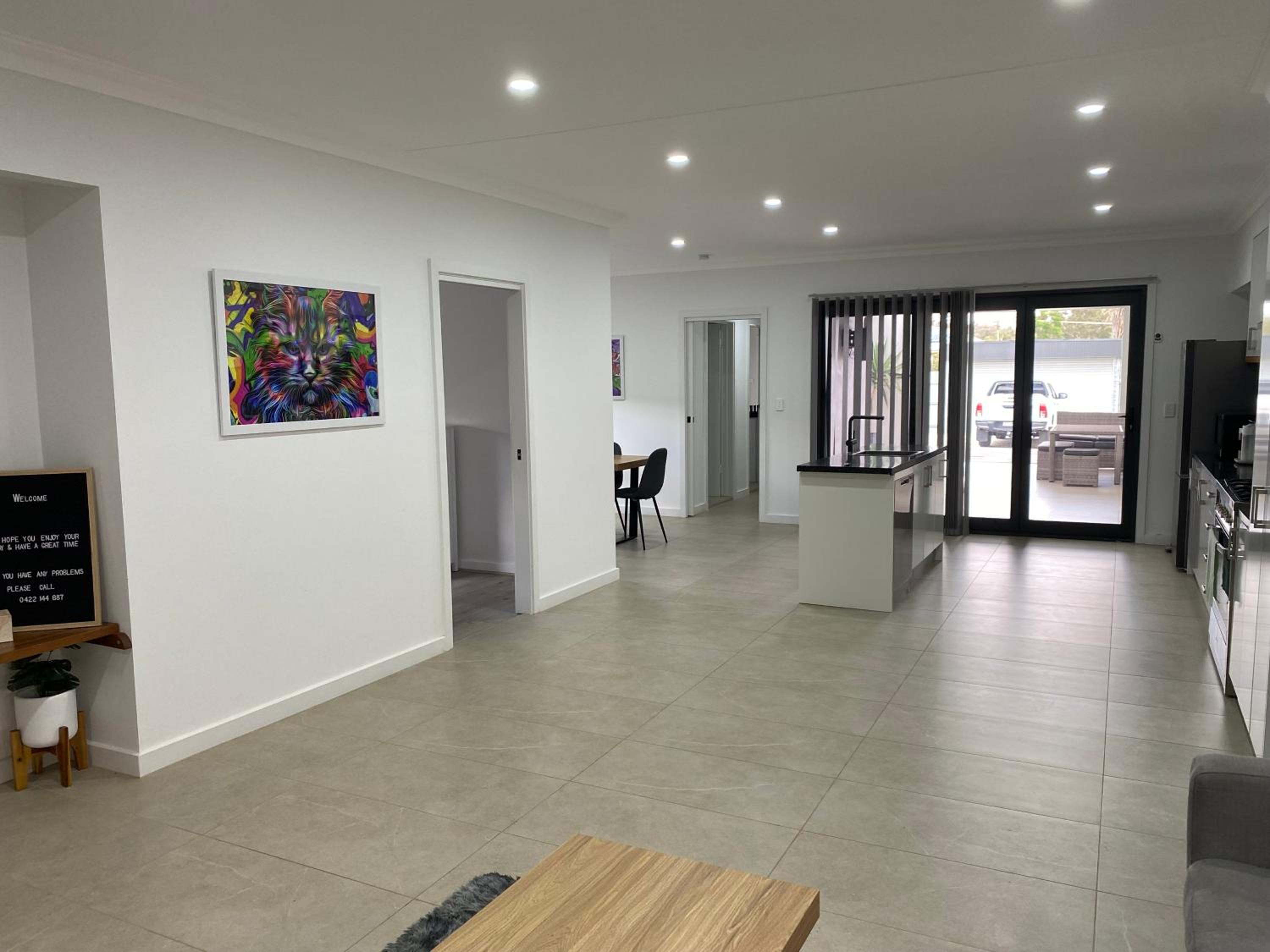 Lux Modern 4 Bedroom House Central CBD