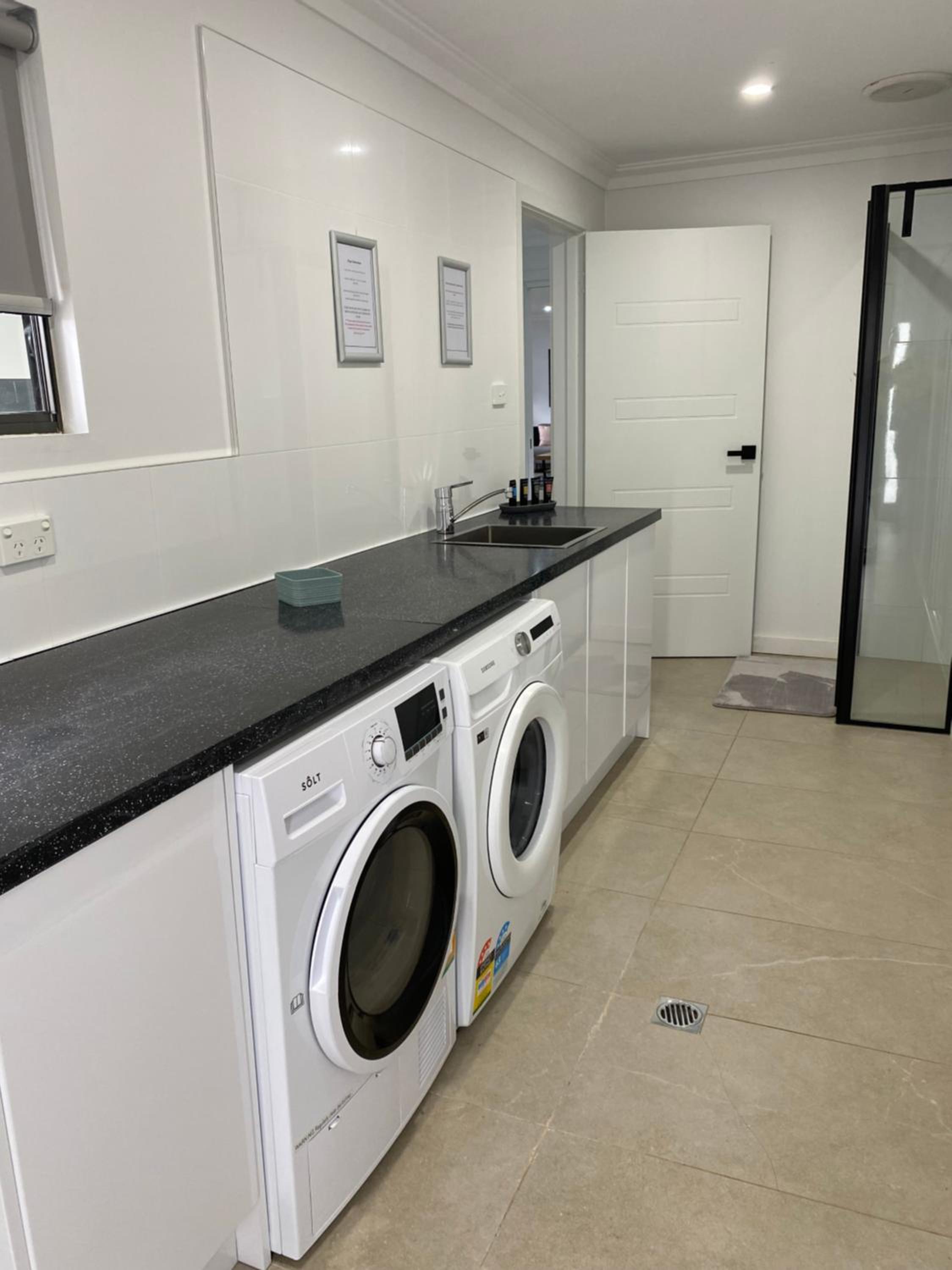 Lux Modern 4 Bedroom House Central CBD