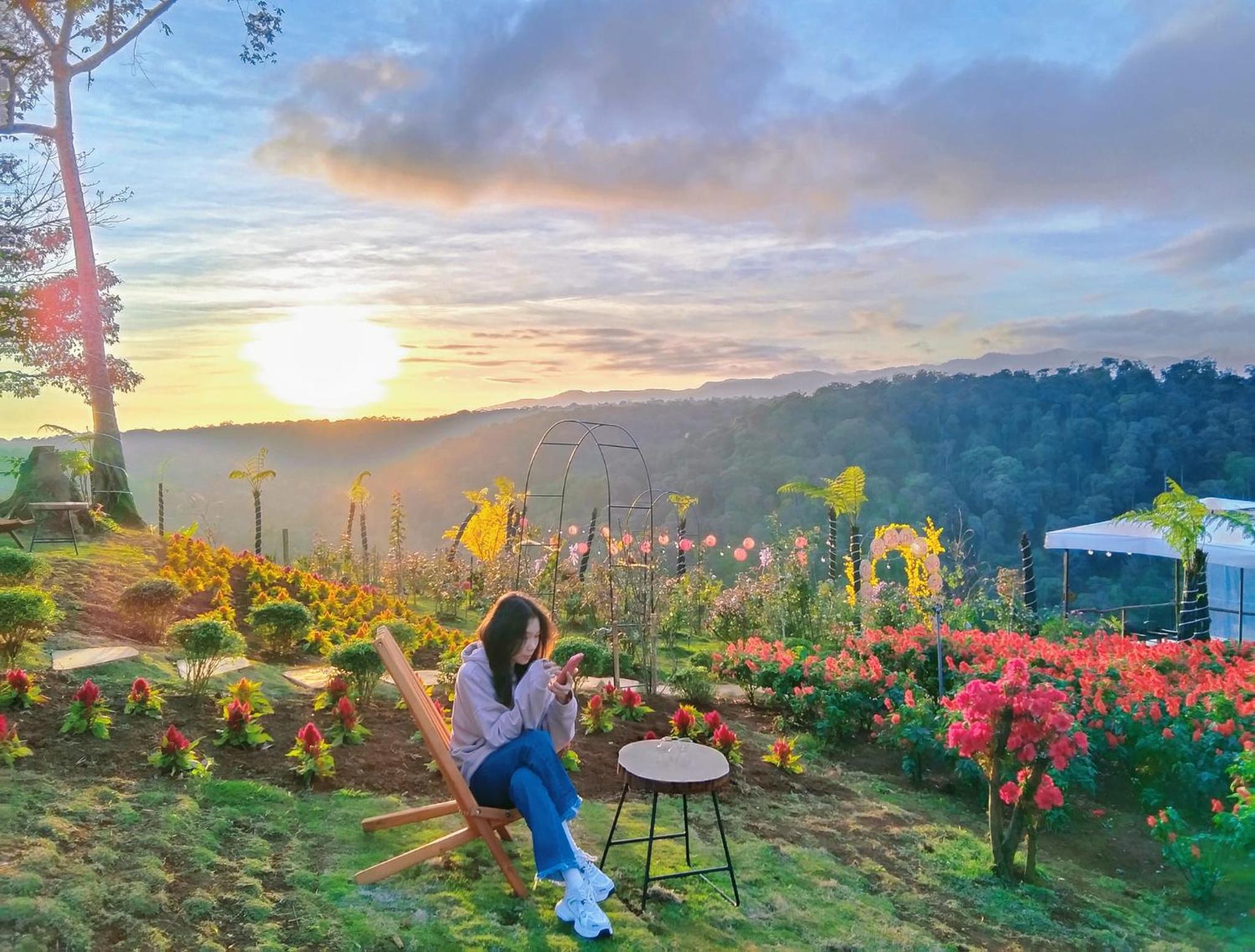 GLAMPING - Việt Úc Flower Garden view 4