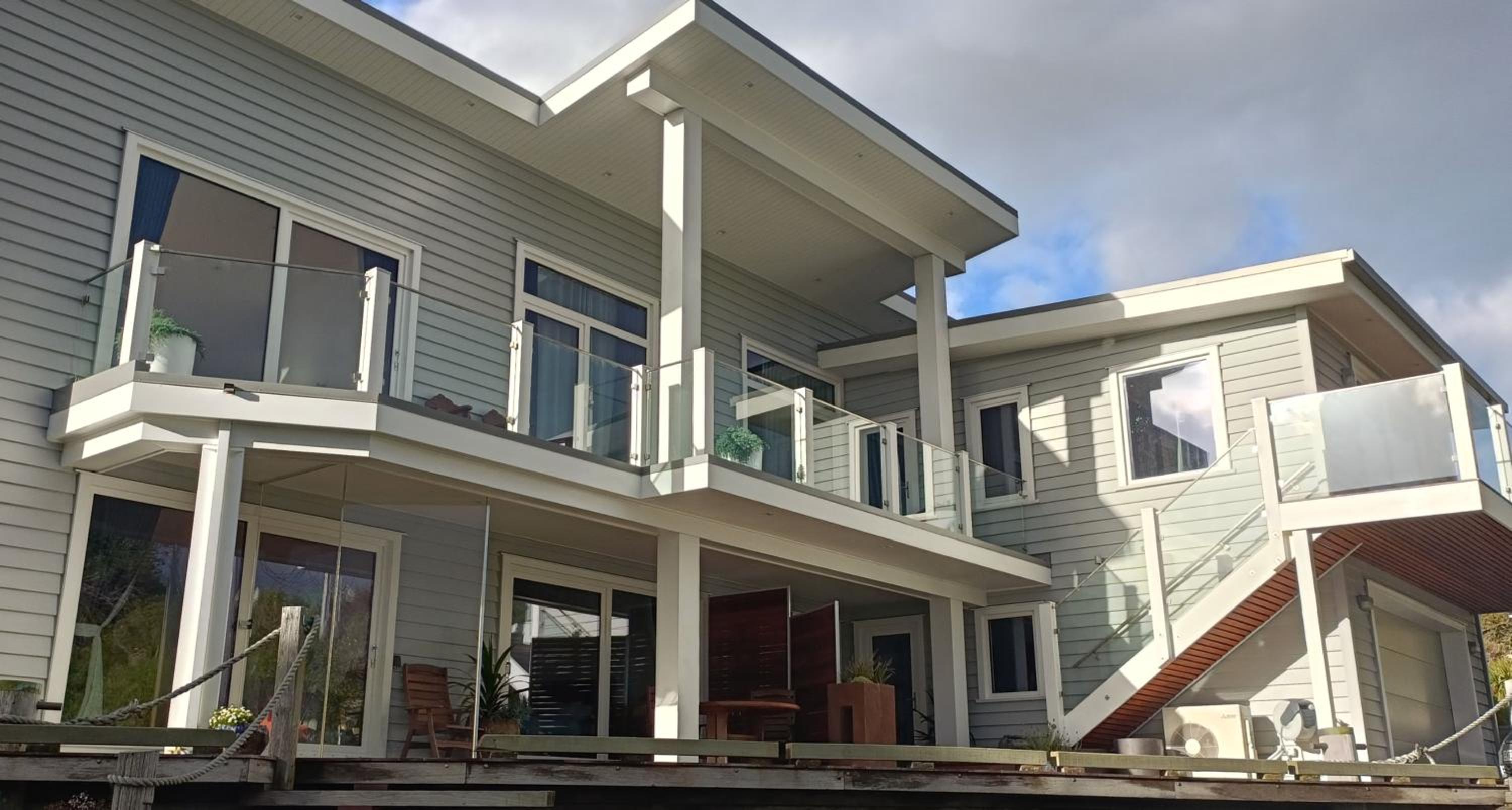 Luxurious waterfront accommodation