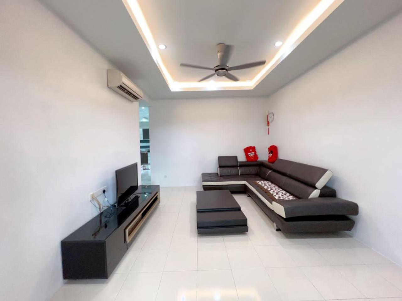 Semi D​ with modern stay photo 2
