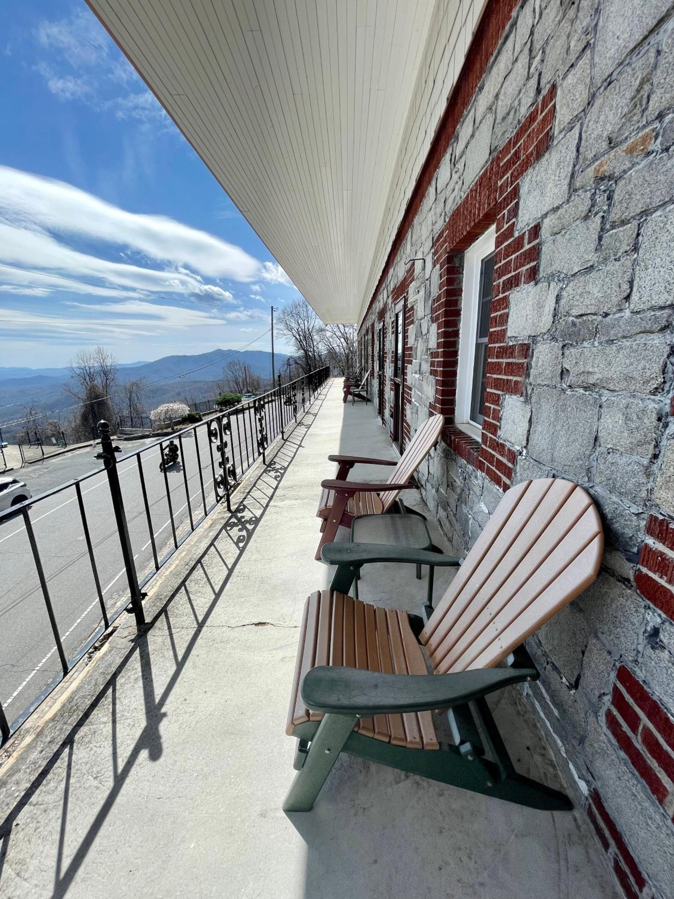 Skyline Village Inn