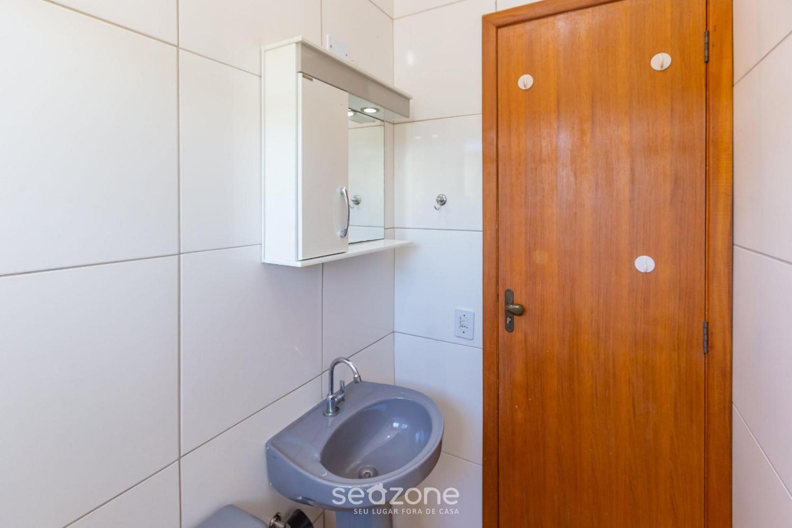 Beautiful apart with balcony and barbecue ECU102