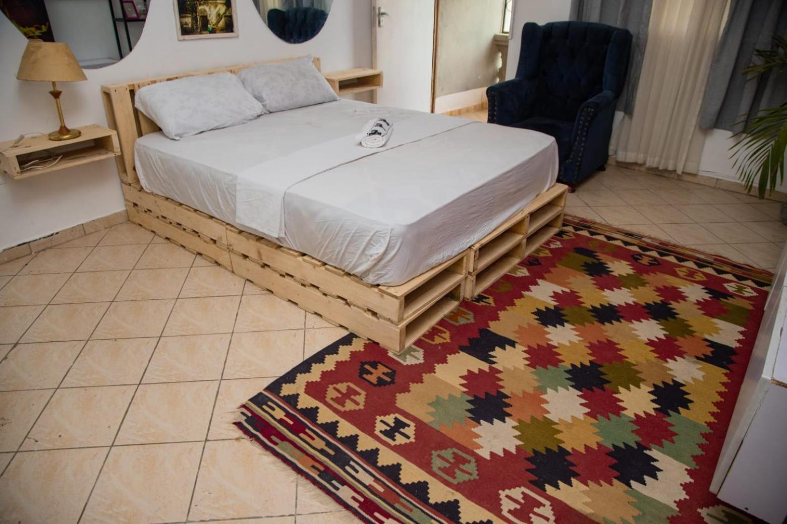 Photo 10