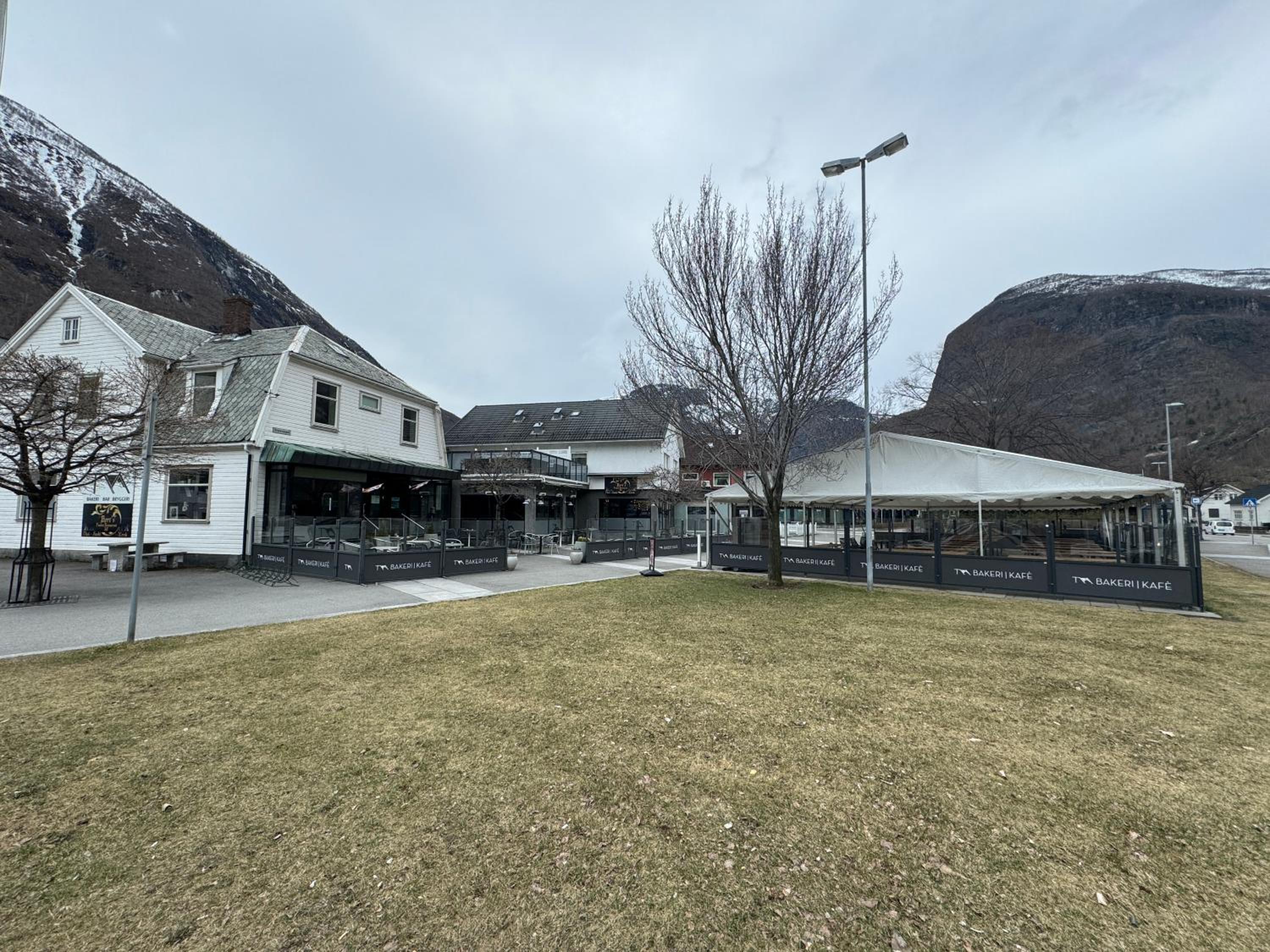 Den Vesle Sjarmøren As The most central place in Årdal ! Free Parking on the site ! view 2