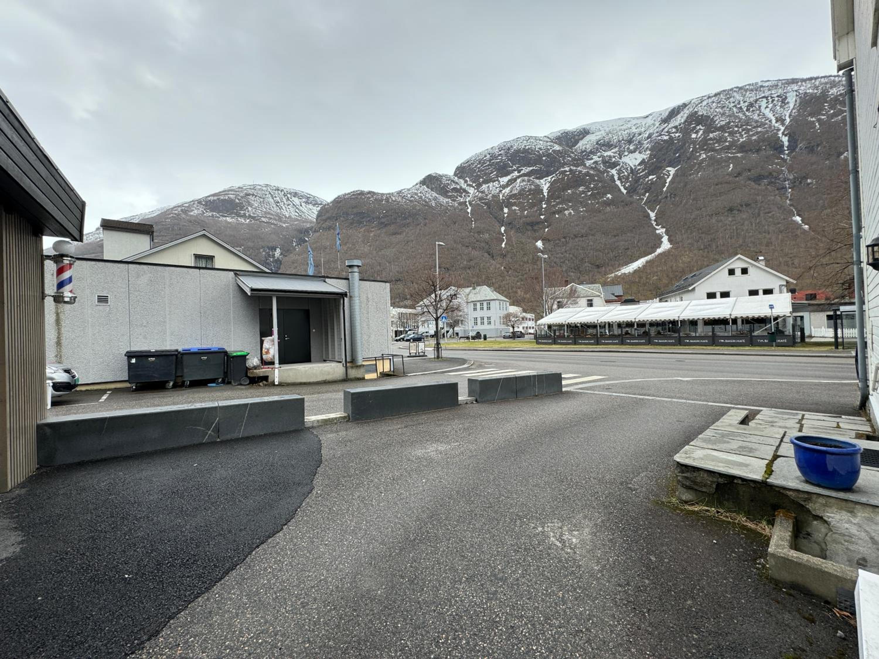 Den Vesle Sjarmøren As The most central place in Årdal ! Free Parking on the site ! view 3