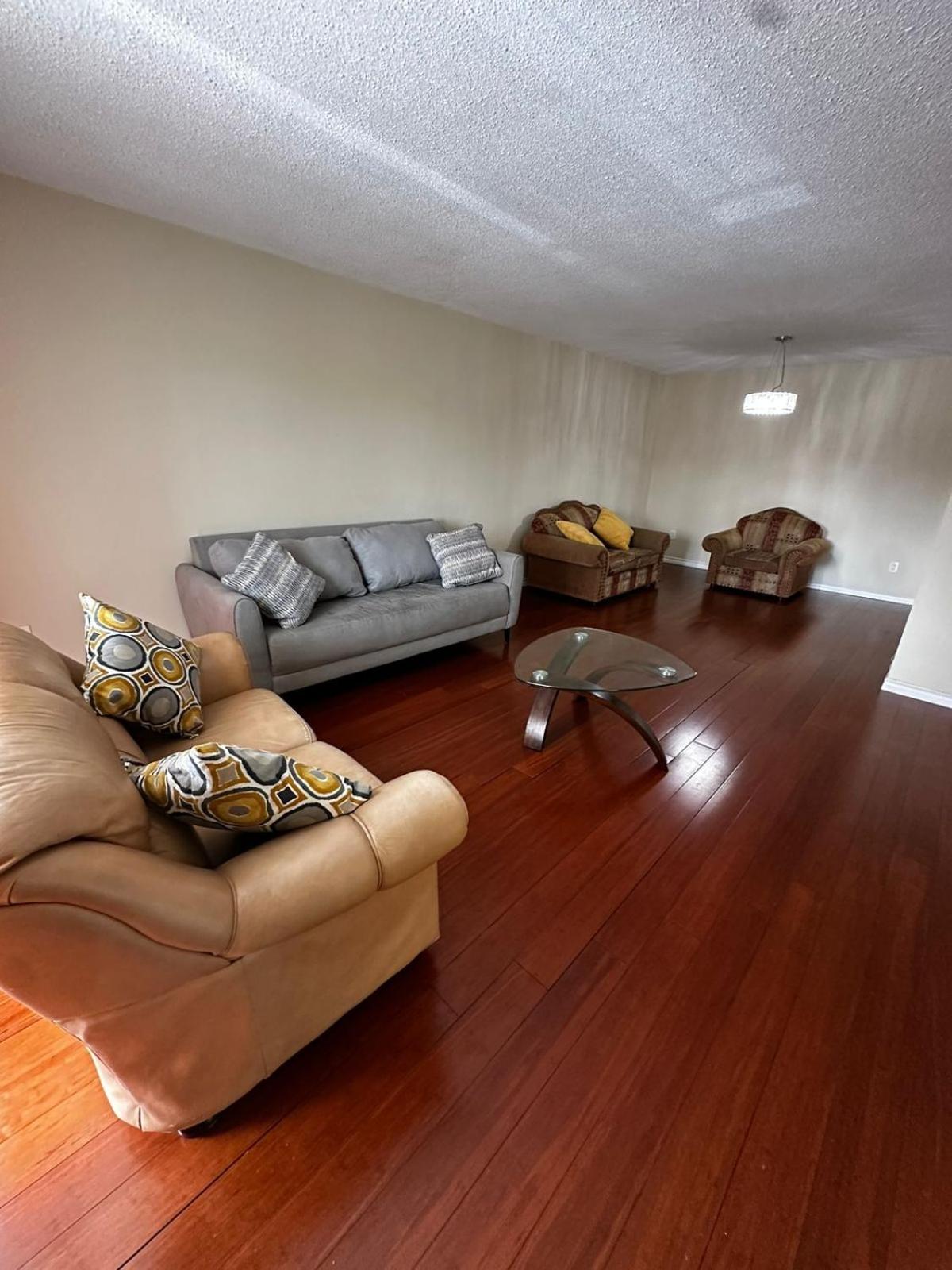 Charming & Affordable Private Room Near Plaza Restaurant & Gym 4