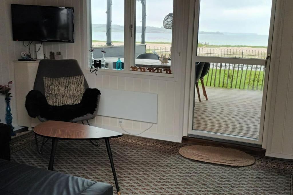 Strandlejlighed med havudsigt
