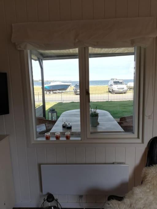 Strandlejlighed med havudsigt