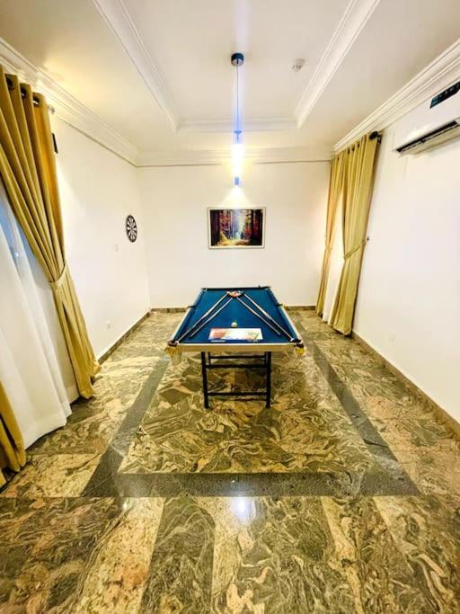 Luxury Oasis 1 - Entire 1 Bedroom Apartment in Abuja with Pool, Games, WiFi, Balcony, and Garden view 2