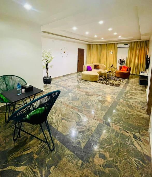 Luxury Oasis 1 - Entire 1 Bedroom Apartment in Abuja with Pool, Games, WiFi, Balcony, and Garden view 5