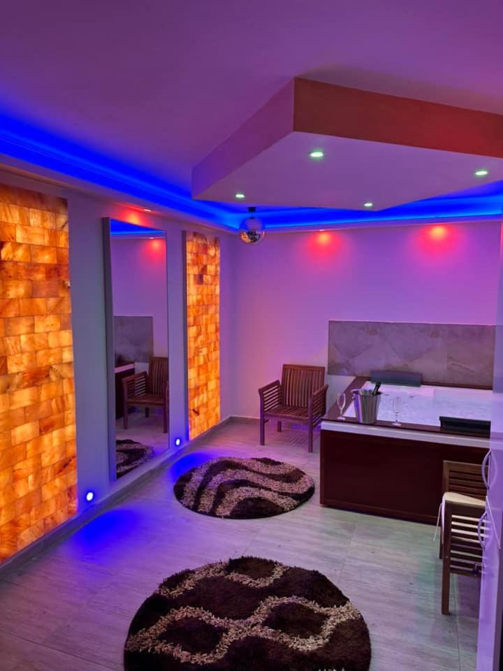 Regim Hotel Hanea jacuzzi in camera,piscina exterioara si sauna comuna view 5
