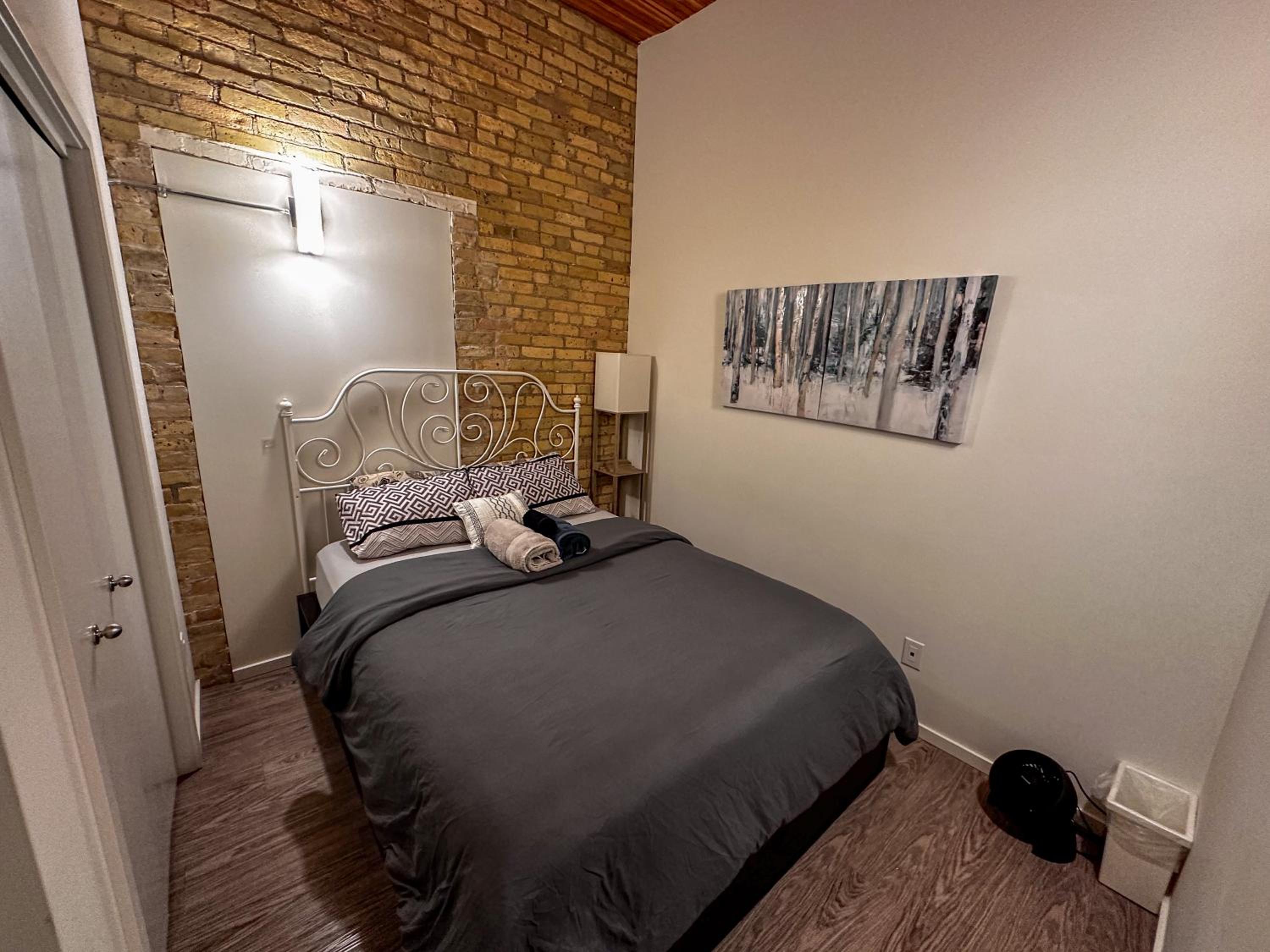 Heart of the City: Cozy 2-Bed Loft