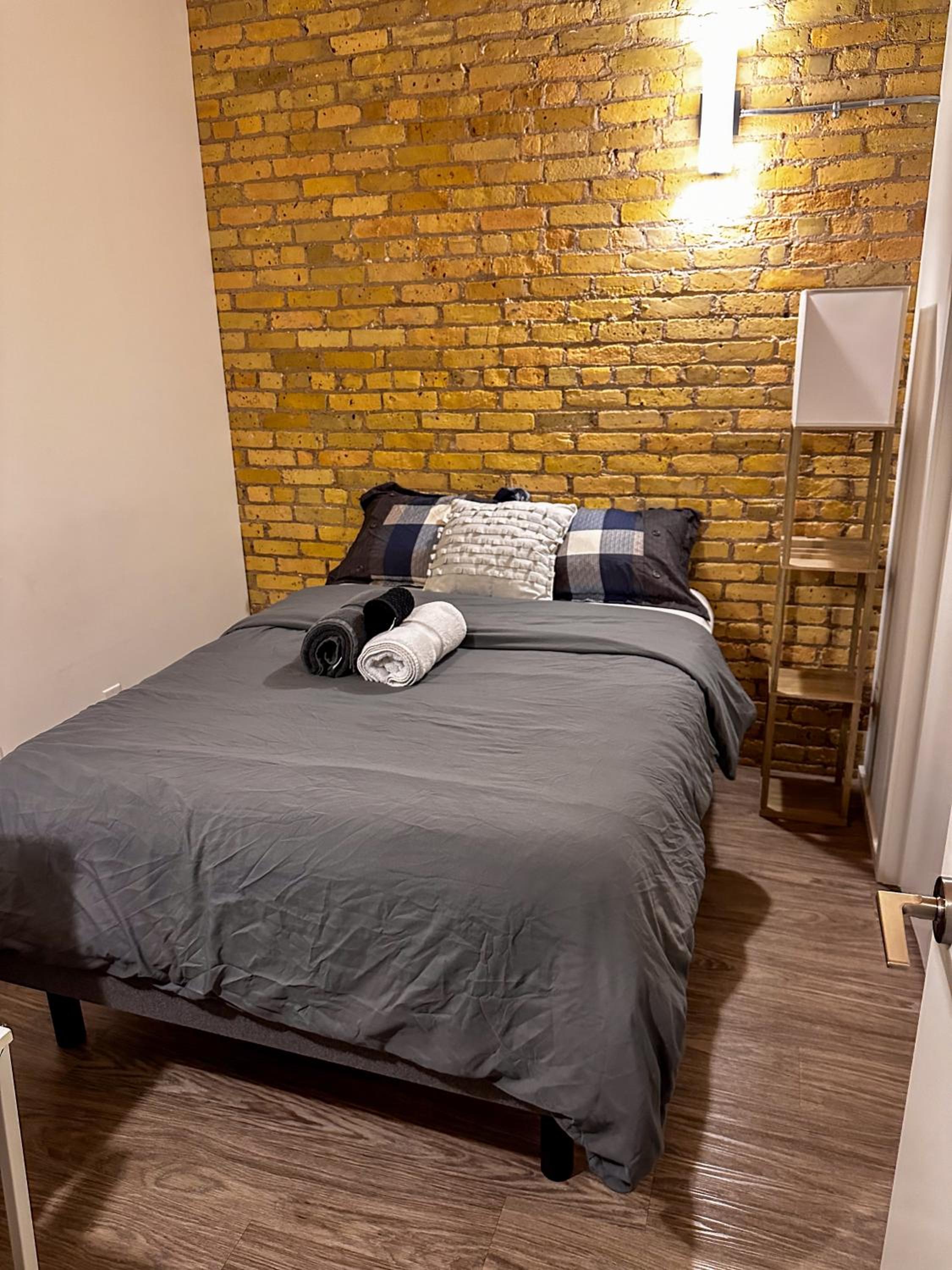 Heart of the City: Cozy 2-Bed Loft