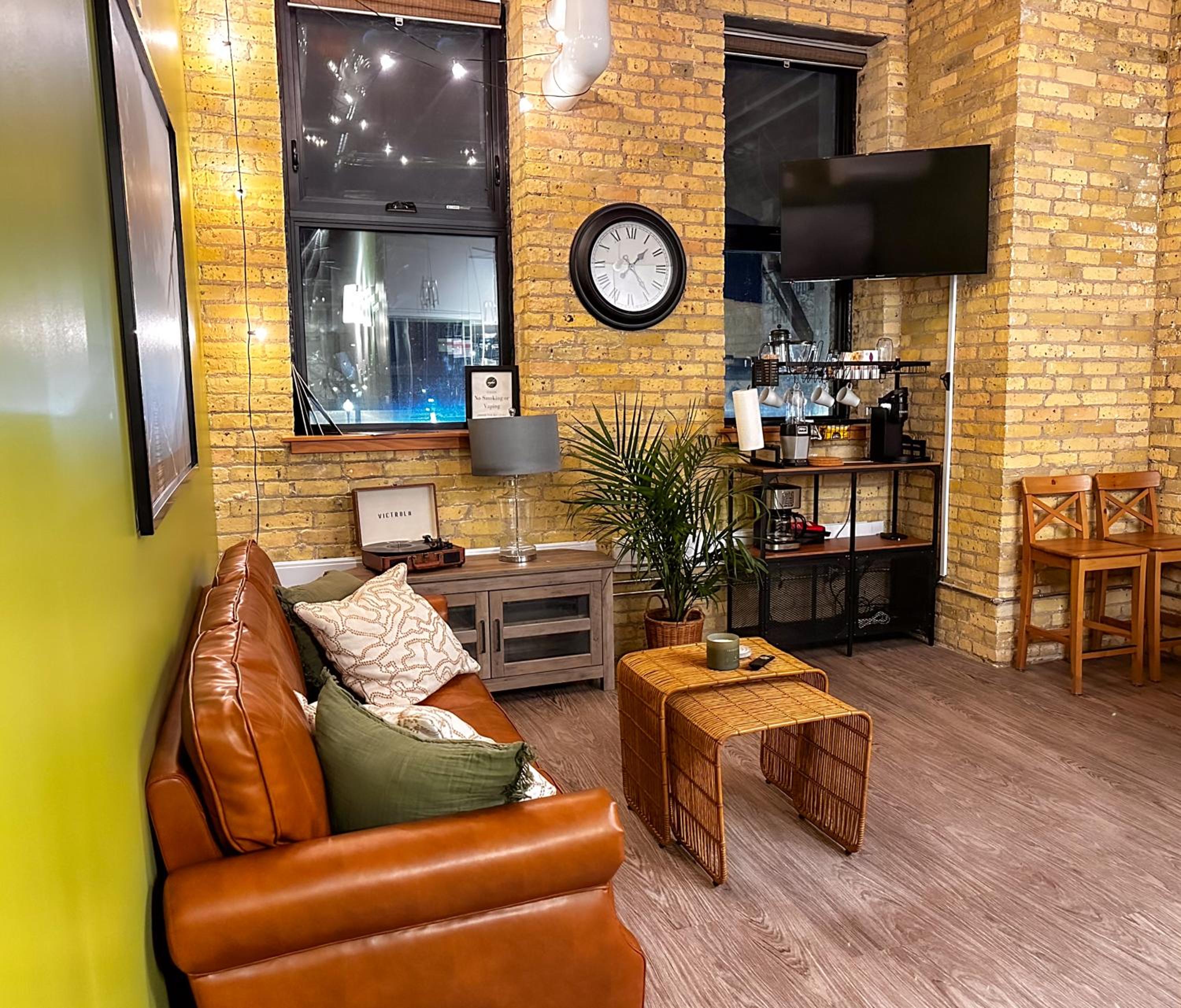 Heart of the City: Cozy 2-Bed Loft