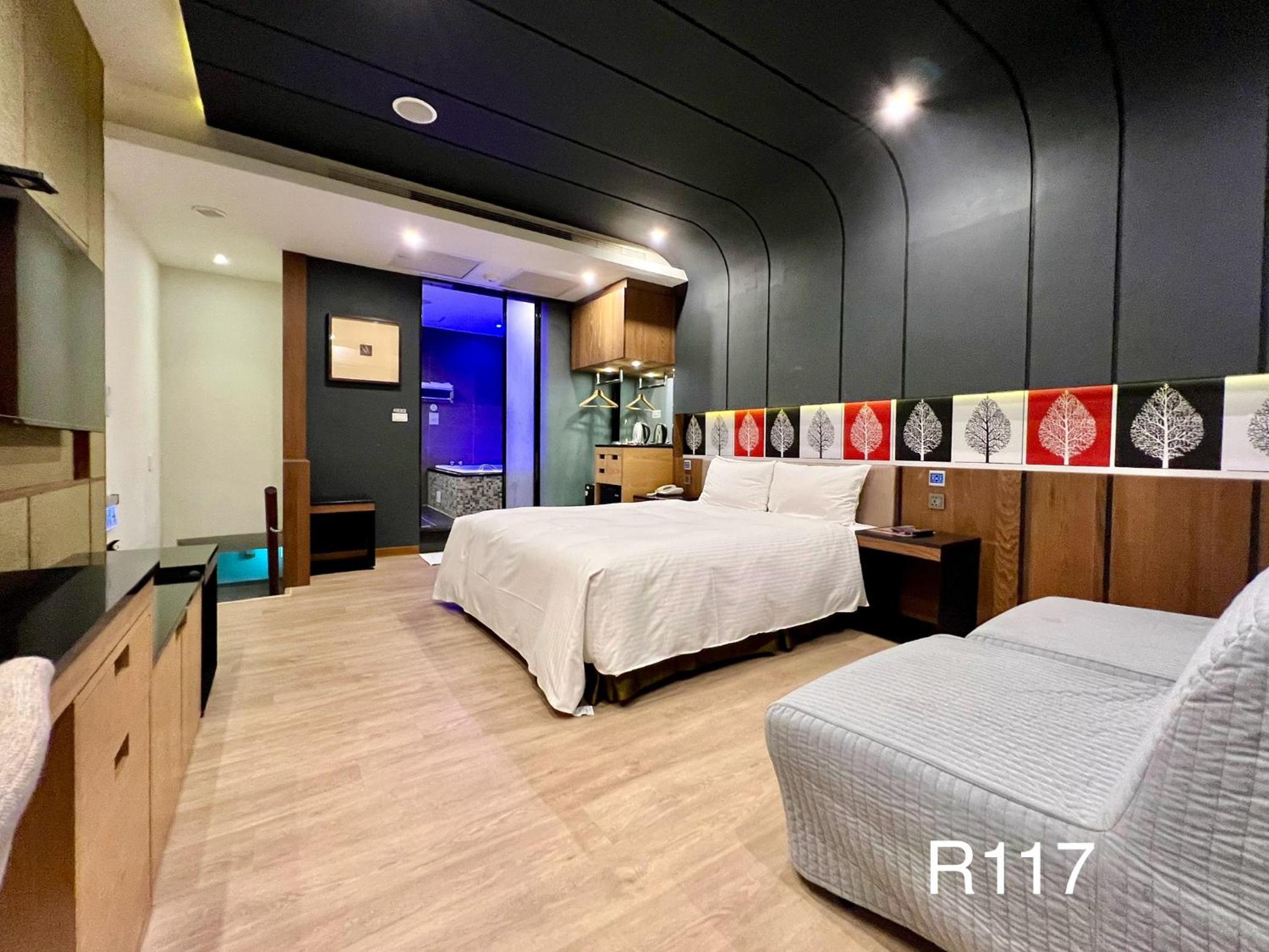 Photo 33