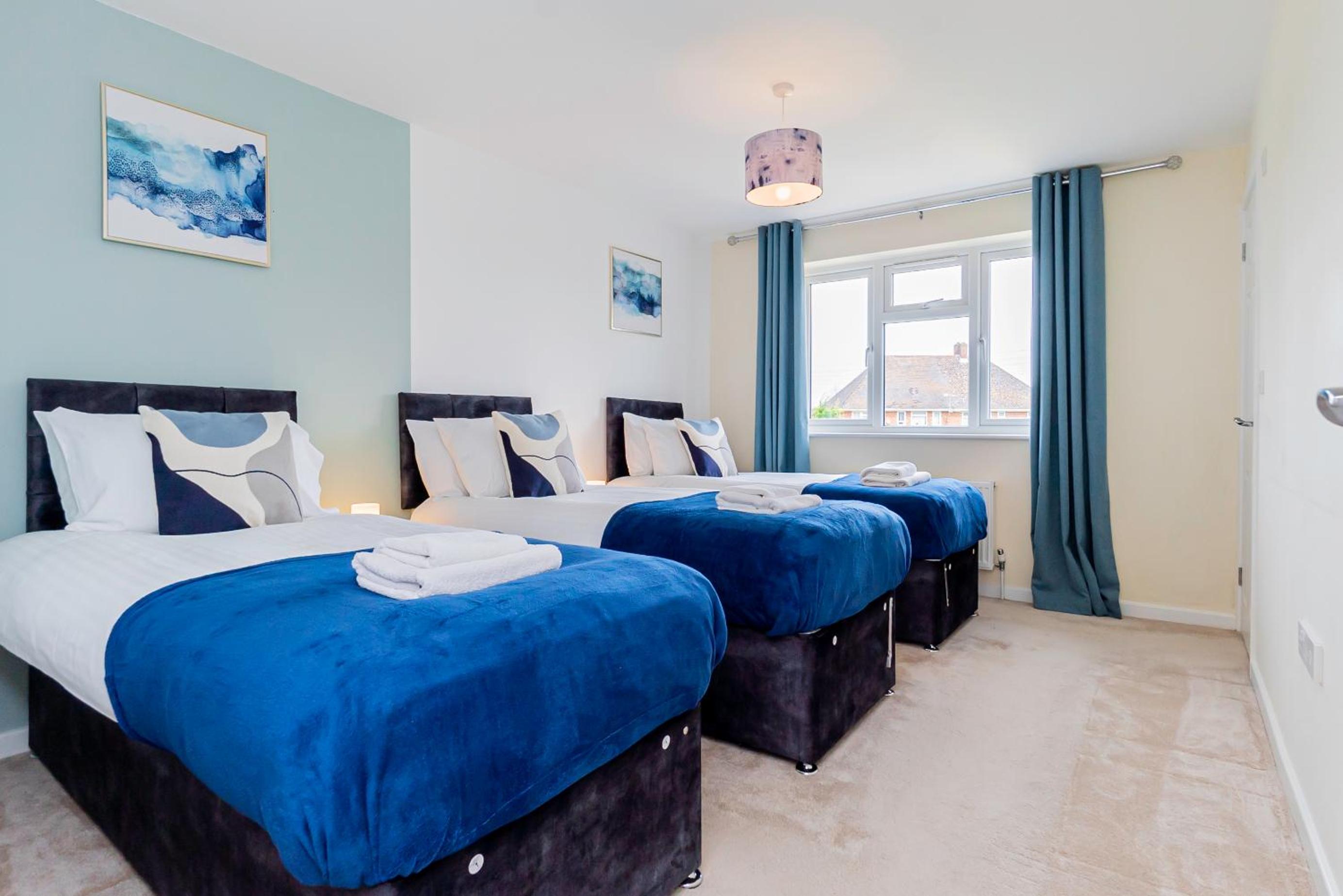 4-BedHaven in Fawley Perfect for ExtendedStays! view 2