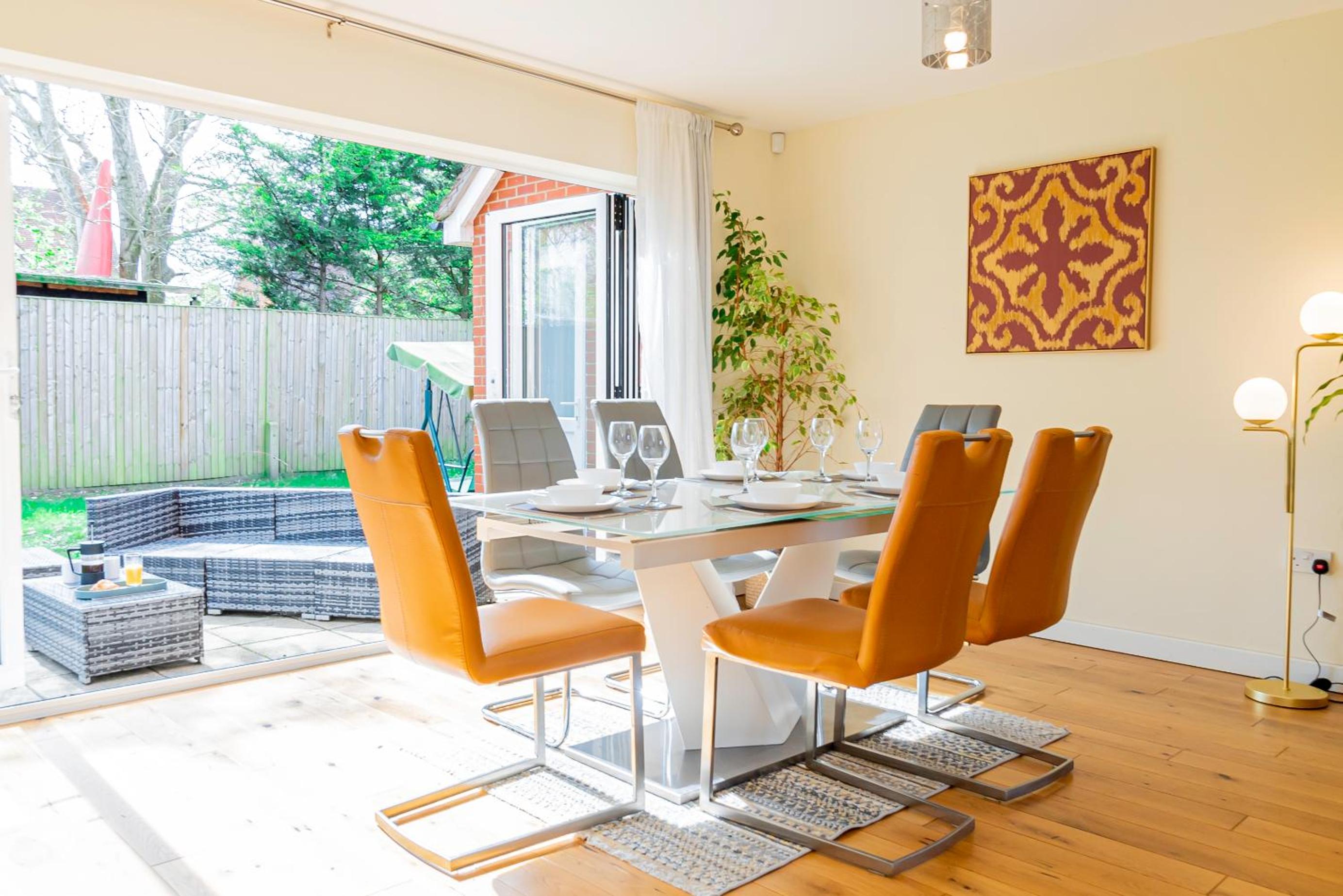 4-BedHaven in Fawley Perfect for ExtendedStays! view 3