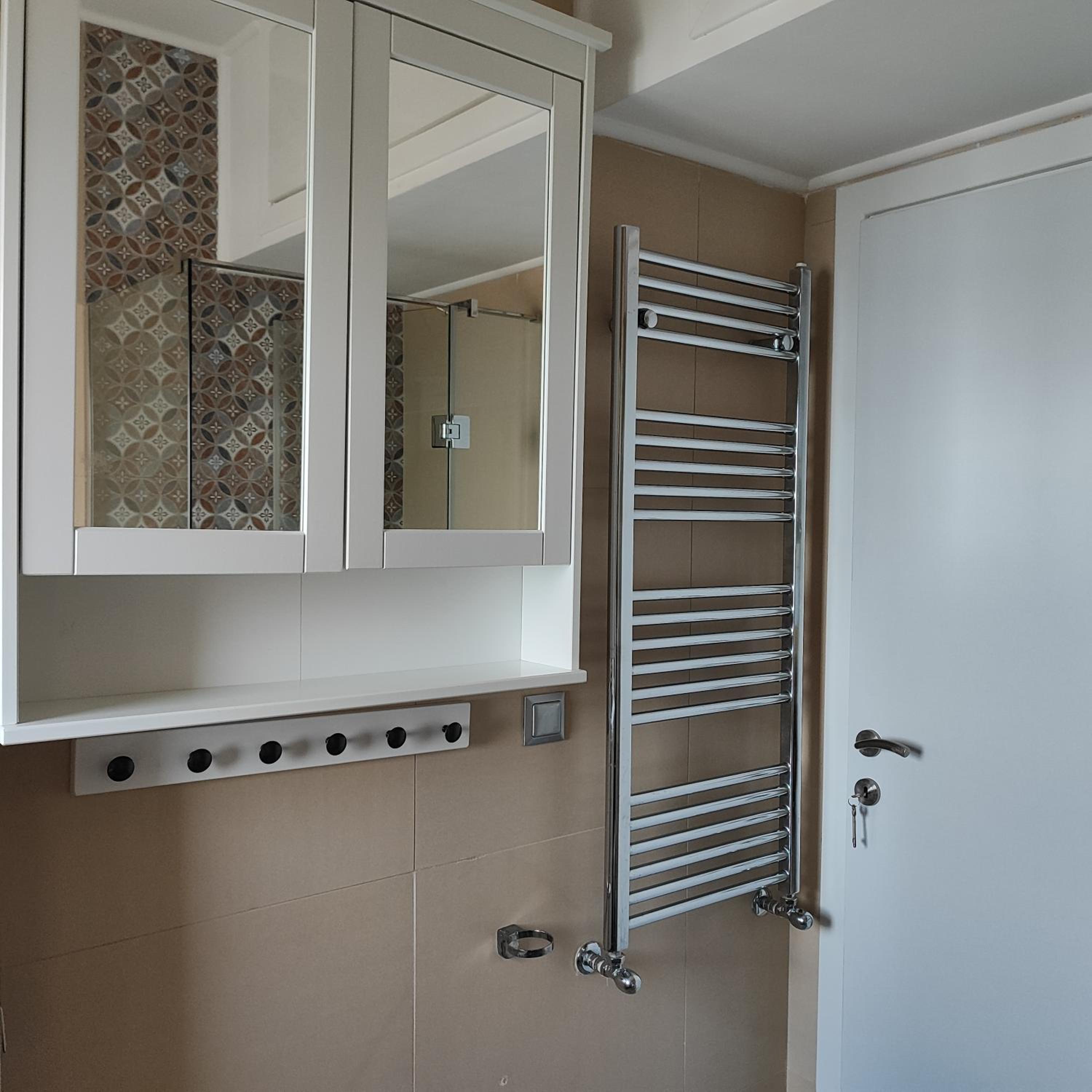 Christina-2 en Perea — bathroom