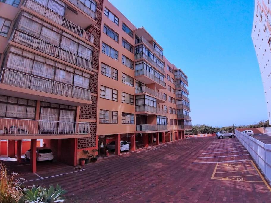 504 Amazibu Holiday Flat- Paradise on the Beach view 2