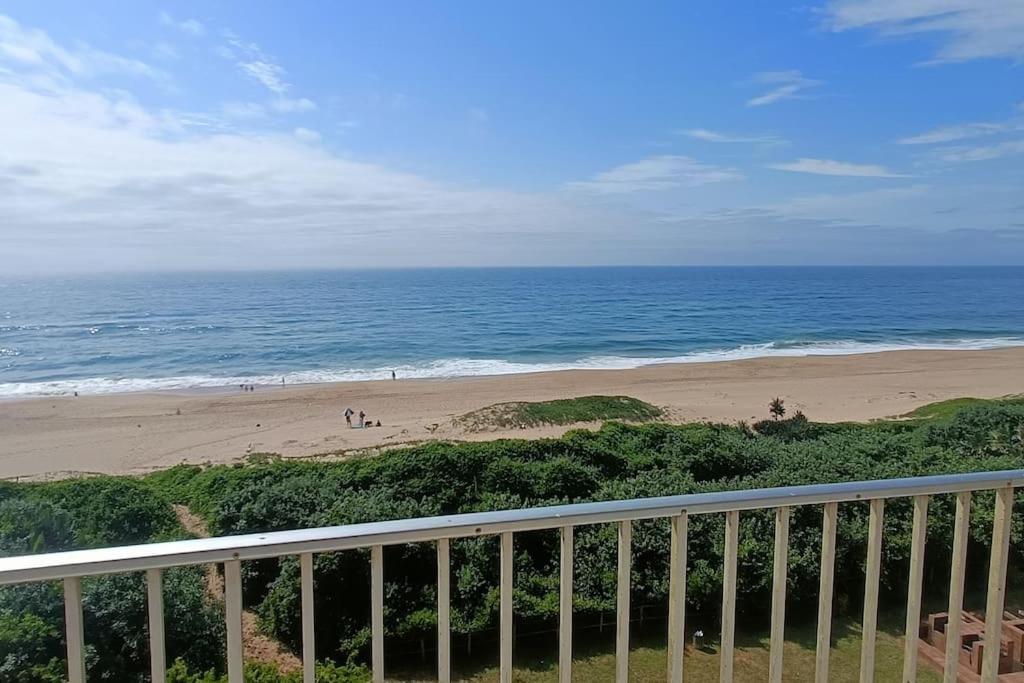 504 Amazibu Holiday Flat- Paradise on the Beach view 5
