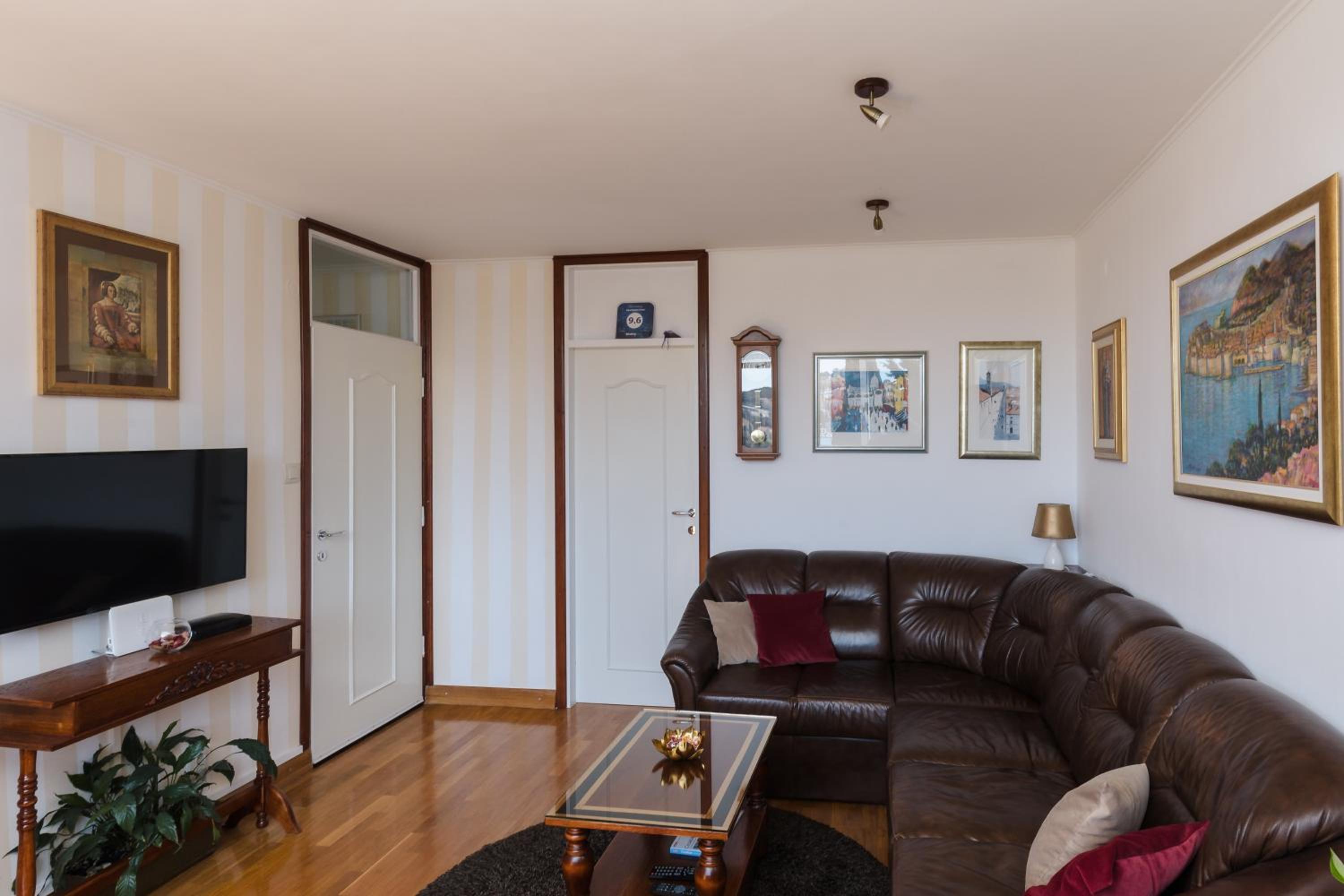 Apartment One , sea view , free parking