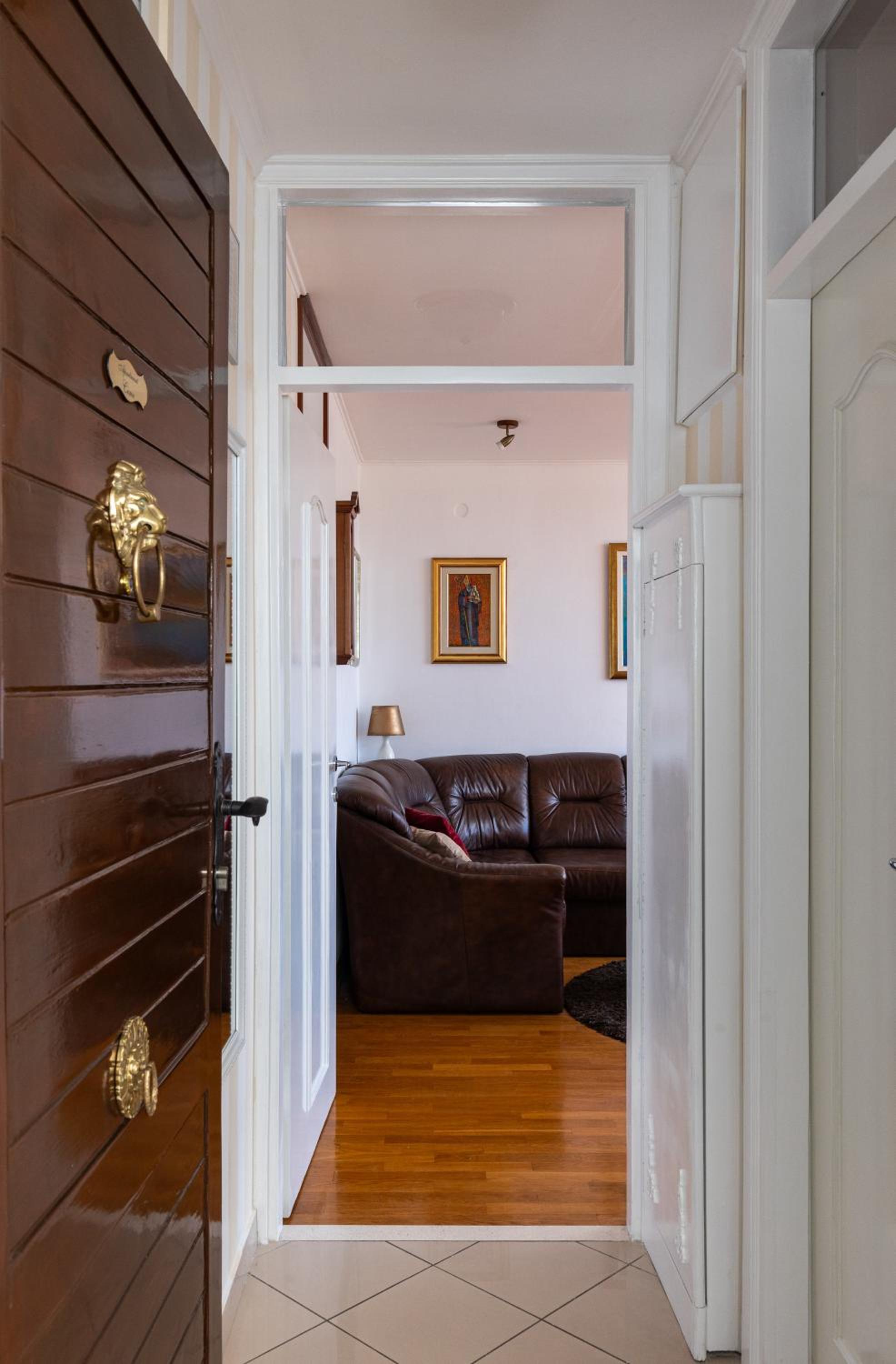 Apartment One , sea view , free parking