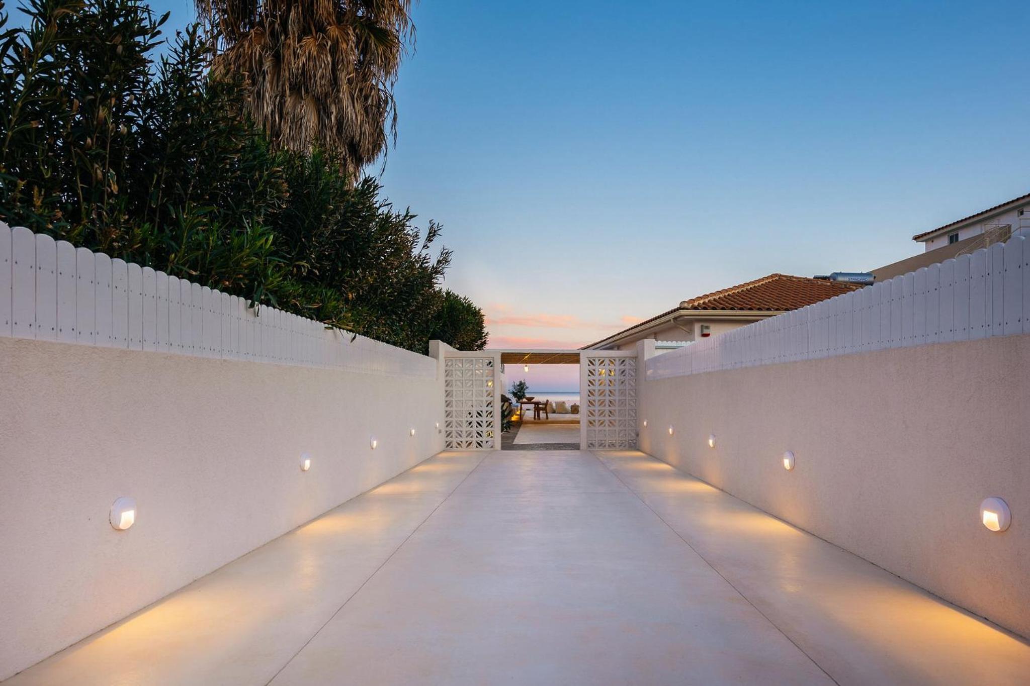 Hotel Salty Angel Sea Front Villa - Image 1